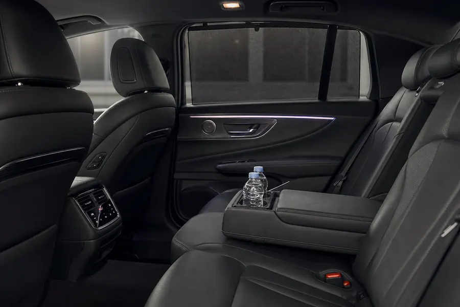 SkyWay First Class sedan VIP transfer araci